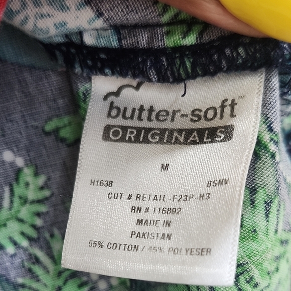 Vtg Butter-Soft Originals Floral And Chrismas Scrub Top - Picture 3 of 9